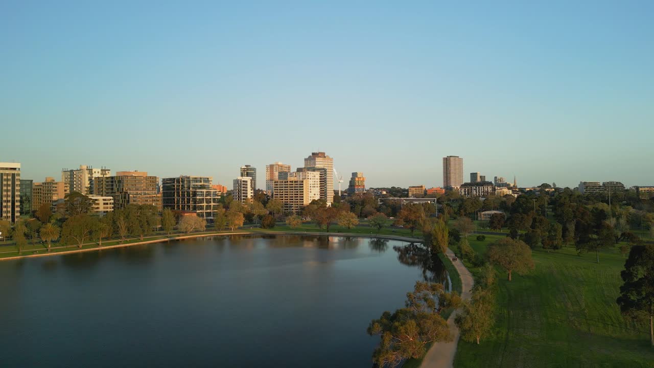 오스트레일리아 빅토리아 주 멜버른 에 있는 알버트 공원 과 호수 의 무인기 로 찍은 모습