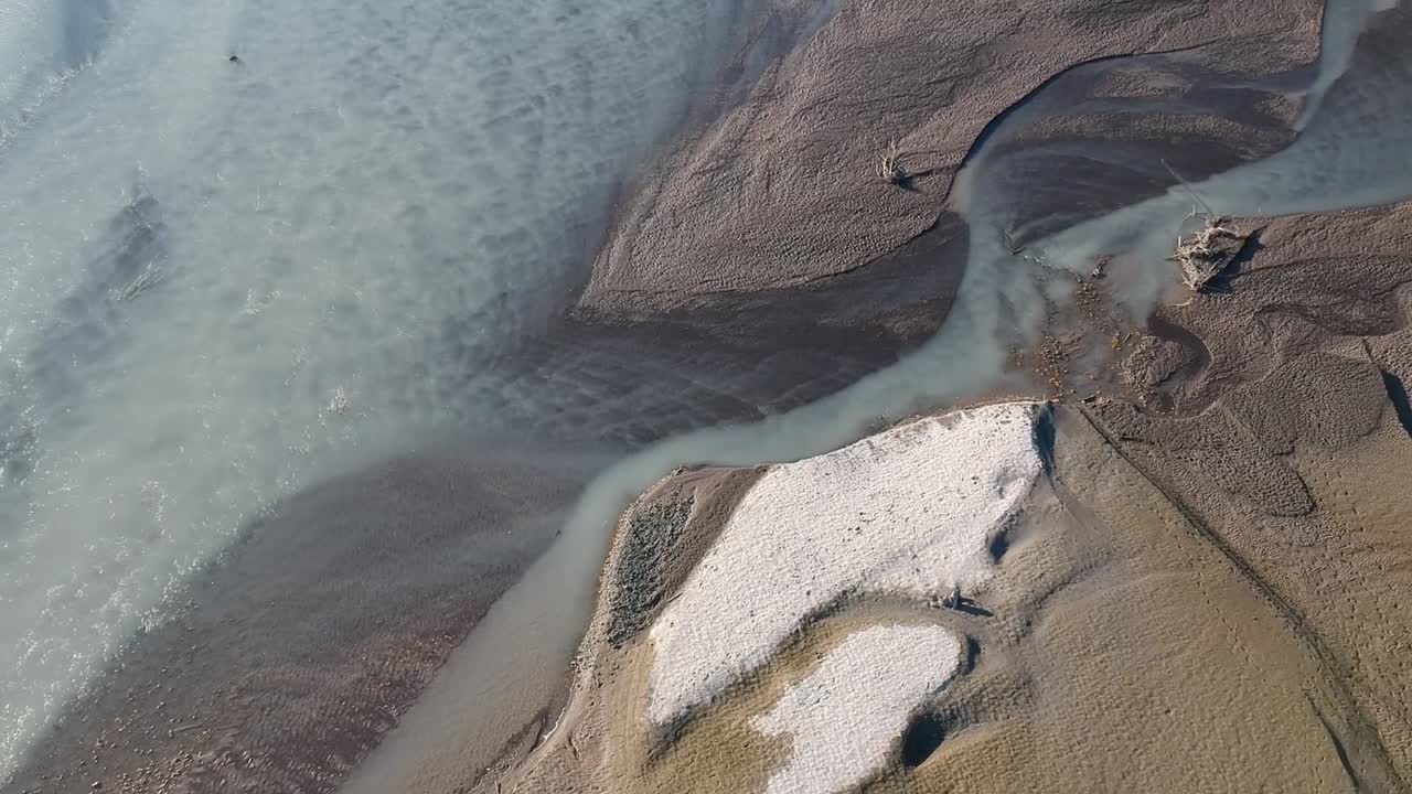 미국 워싱턴 주 알더 호수에서 여름이 끝날 무렵 공중 드론 영상