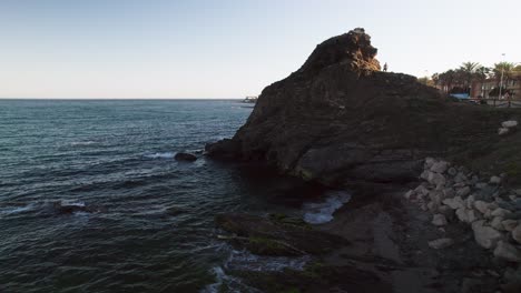 Playa-Penon-Del-Cura,-Mijas,-Andalusien,-Spanien