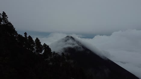 Beautiful-view-of-an-active-volcano-in-Antigua,-Guatemala