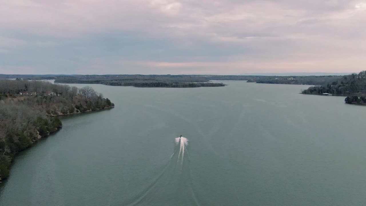Fishing boat speeds away in Beaver lake in Rogers, Arkansas