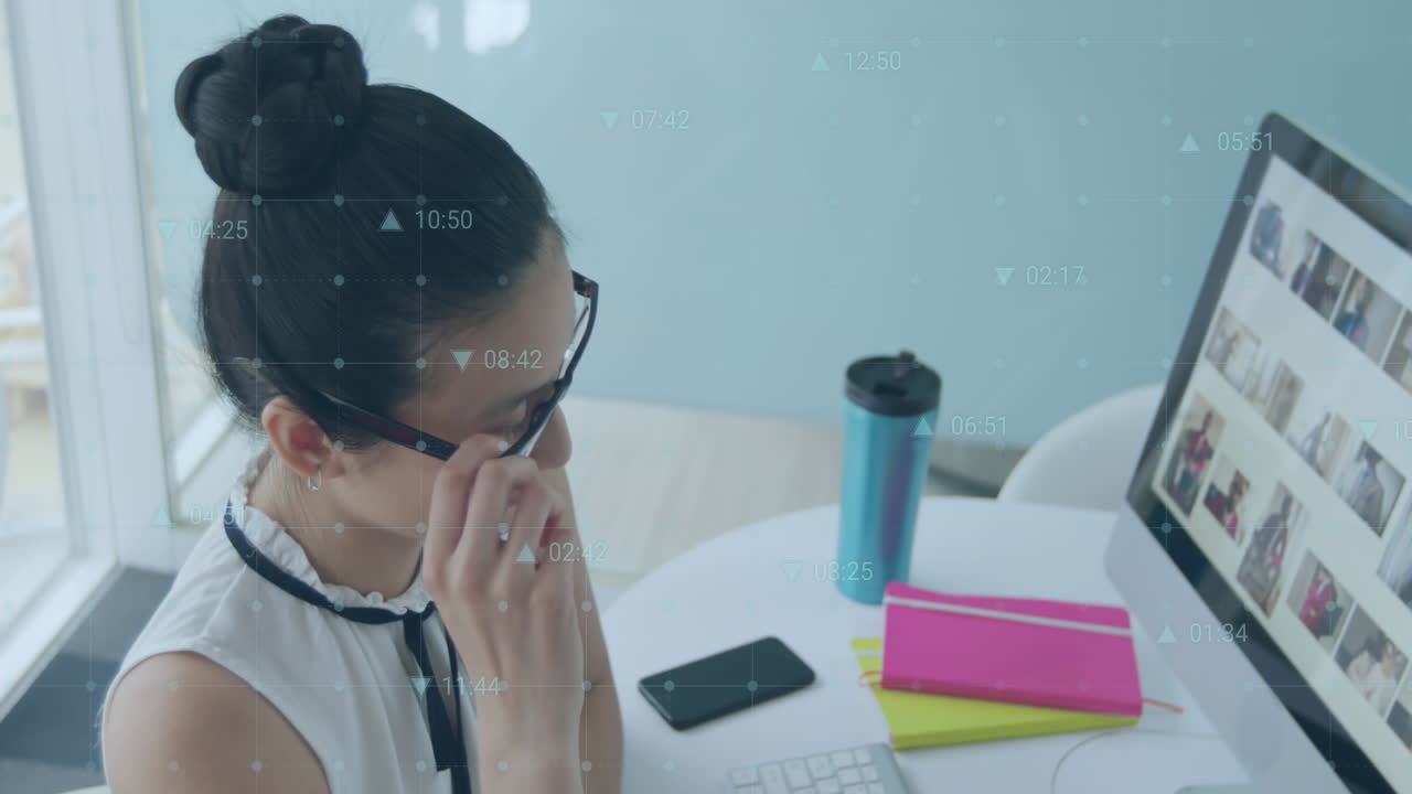 사무실에서 아시아 사업가 여성에 대한 아이콘의 애니메이션