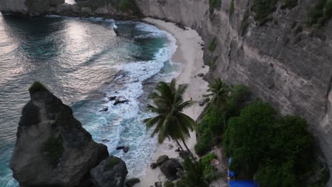 Imágenes-De-Drones-De-Una-Playa-De-Arena-Blanca