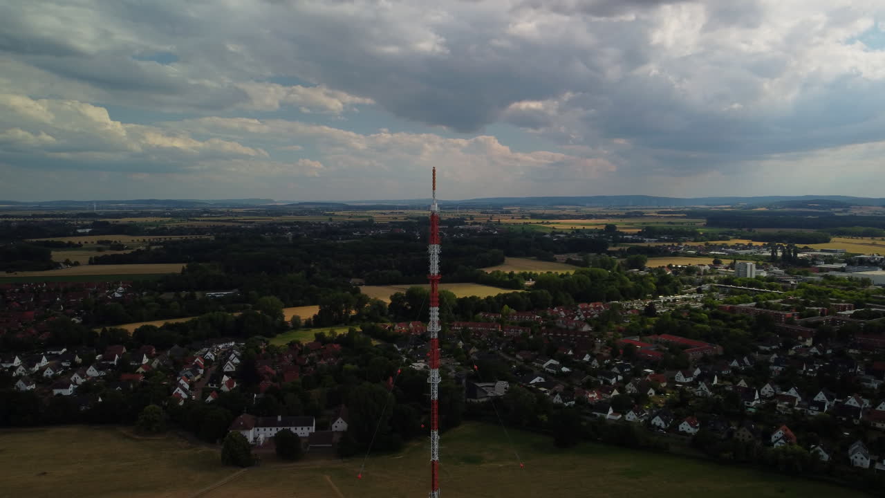 마을 옆 안테나 주변 비행