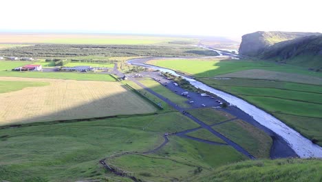 Eine-Landschaft,-Die-Die-Landwirtschaftliche-Landschaft-Des-Ländlichen-Islands-Zeigt