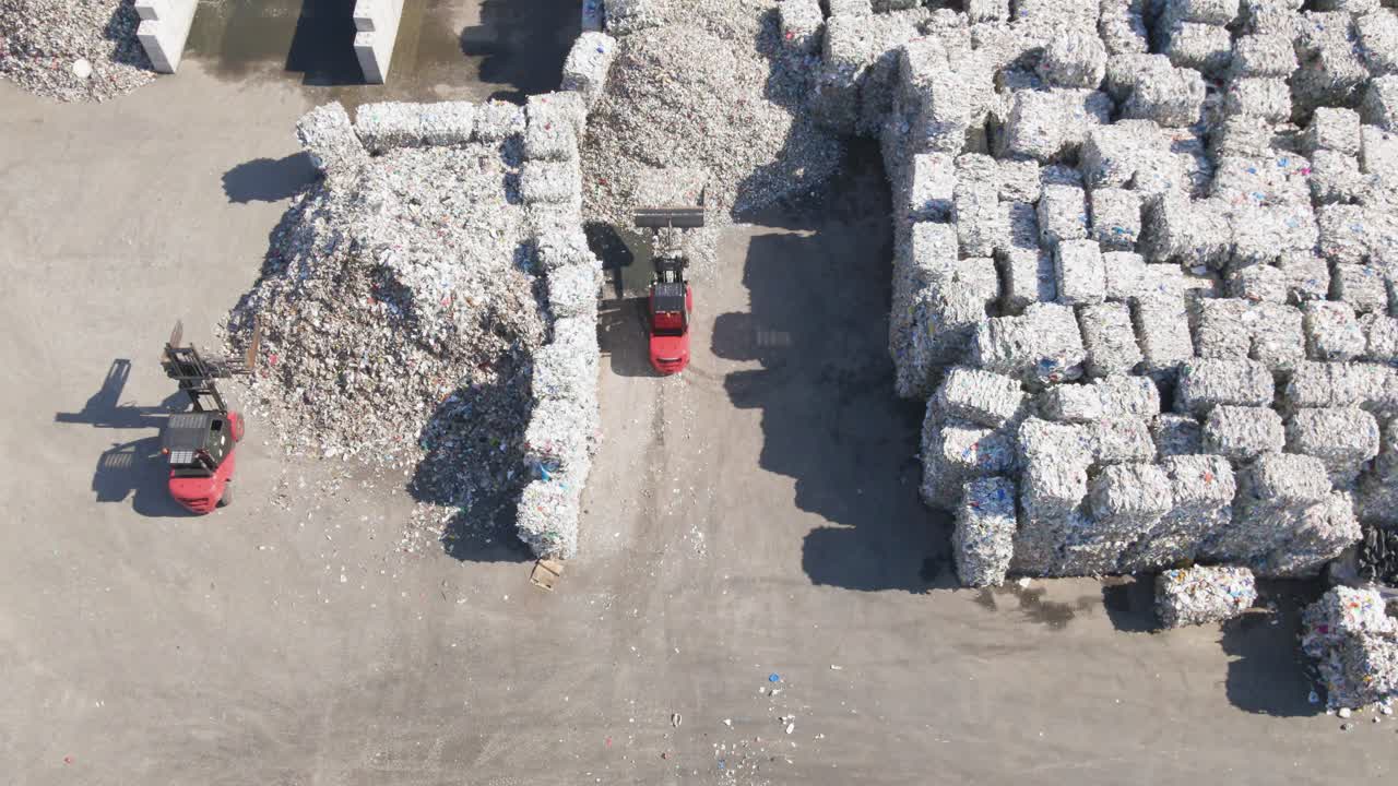 contaminación inorgánica en el vertedero de basura, concepto de reciclaje