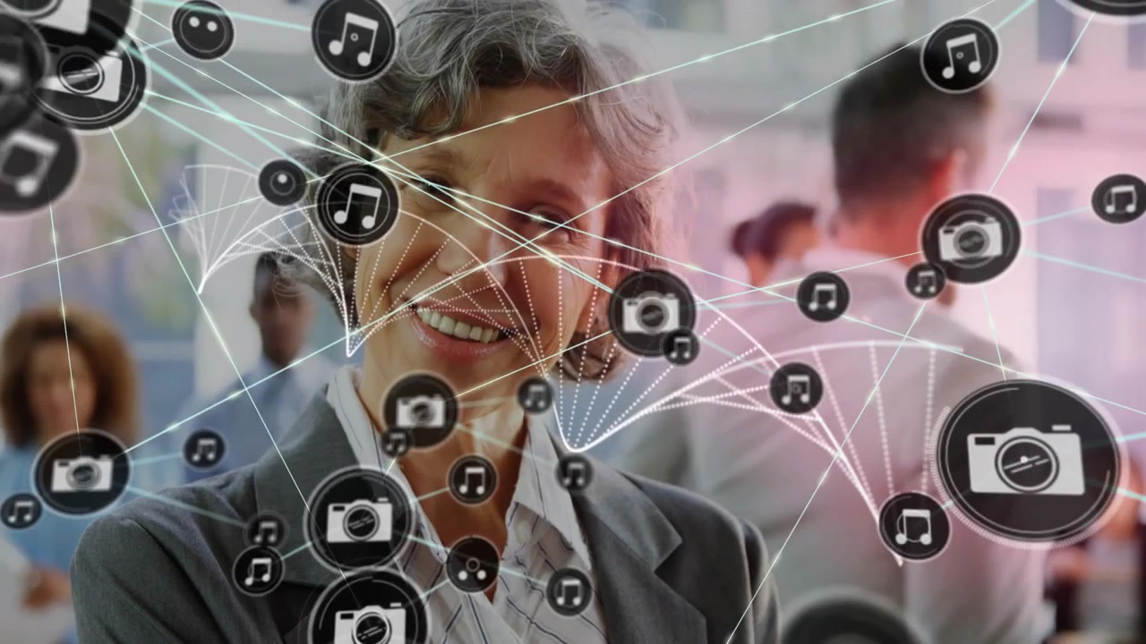 Manager im grauen Blazer tippt auf Tablet im Büroatrium, Kamerasymbol erscheint und erstellt Netzwerk.