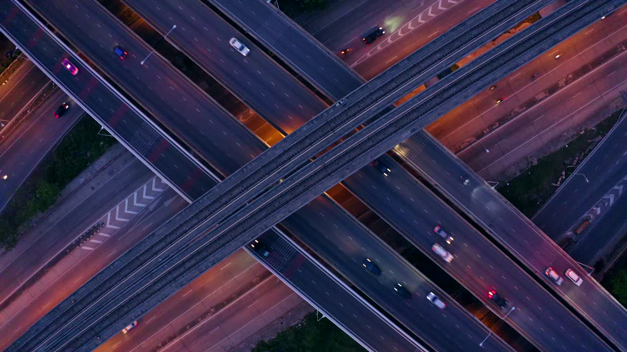 밤의 도로 교통