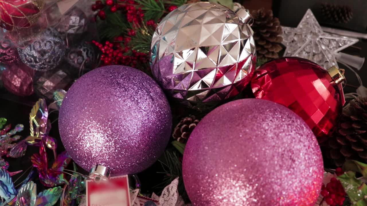 hermosas bolas grandes de navidad. adornos y adornos navideños