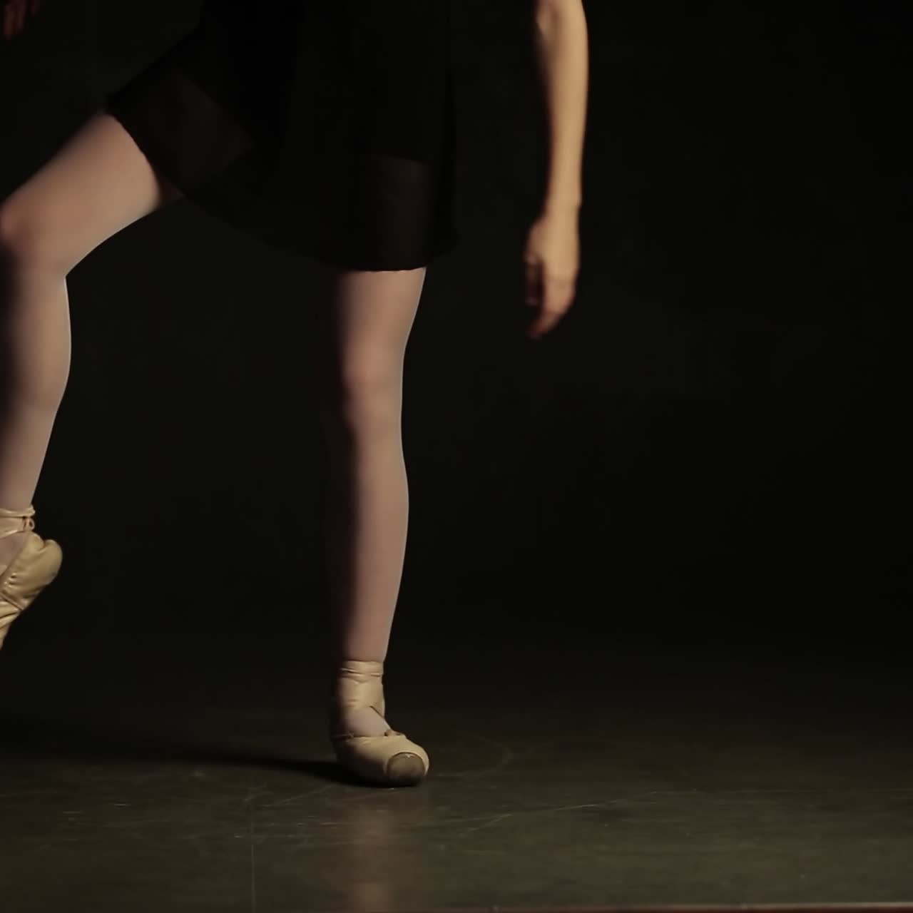 bailarina bailando en el estudio