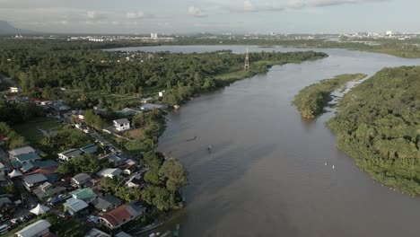 vista aérea de verano del pueblo pesquero de sarawak kuching sarawak