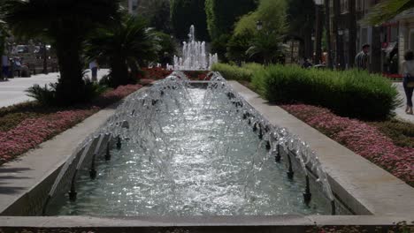 fuentes de agua frente a un ayuntamiento en murcia españa