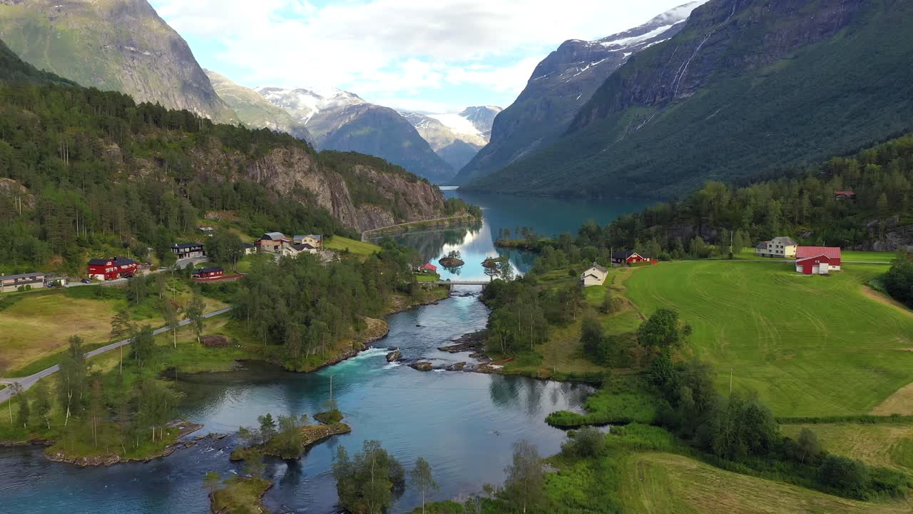 la hermosa naturaleza de noruega paisaje natural lago lovatnet.