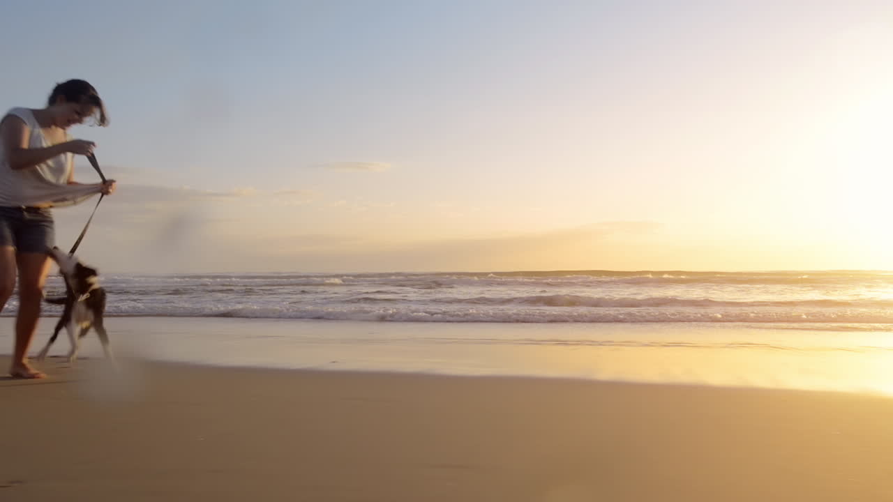 Let's race to the end of the beach and back!