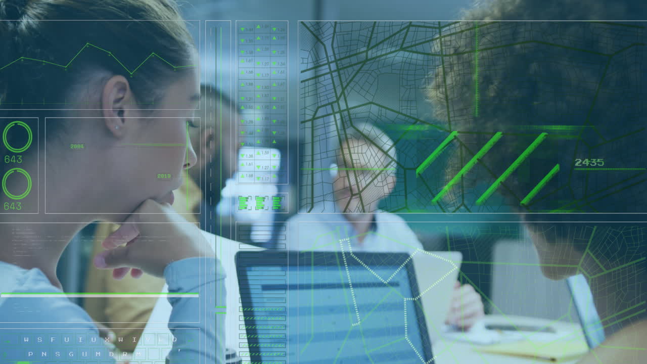 animación del procesamiento de datos financieros sobre diversas personas de negocios que trabajan en la oficina