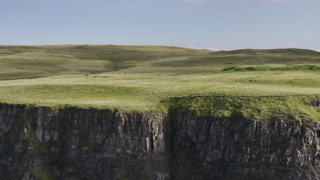 La-Carretera-De-La-Costa-De-Antrim-En-Irlanda-Del-Norte.