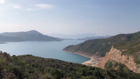 El-Depósito-De-Agua-Clara-En-San-Kung-East-Country-Park-Se-Utiliza-Para-Proporcionar-Agua-Potable-A-Hong-Kong.