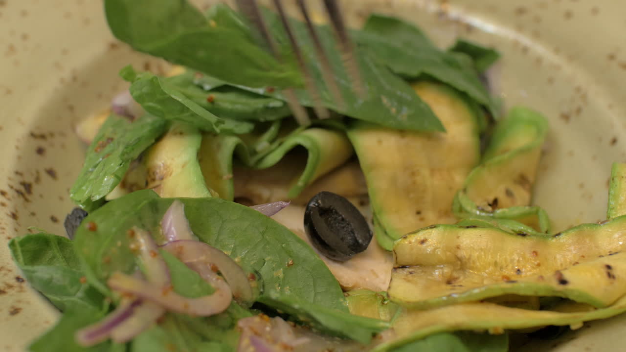 Insalata con pollo e verdure