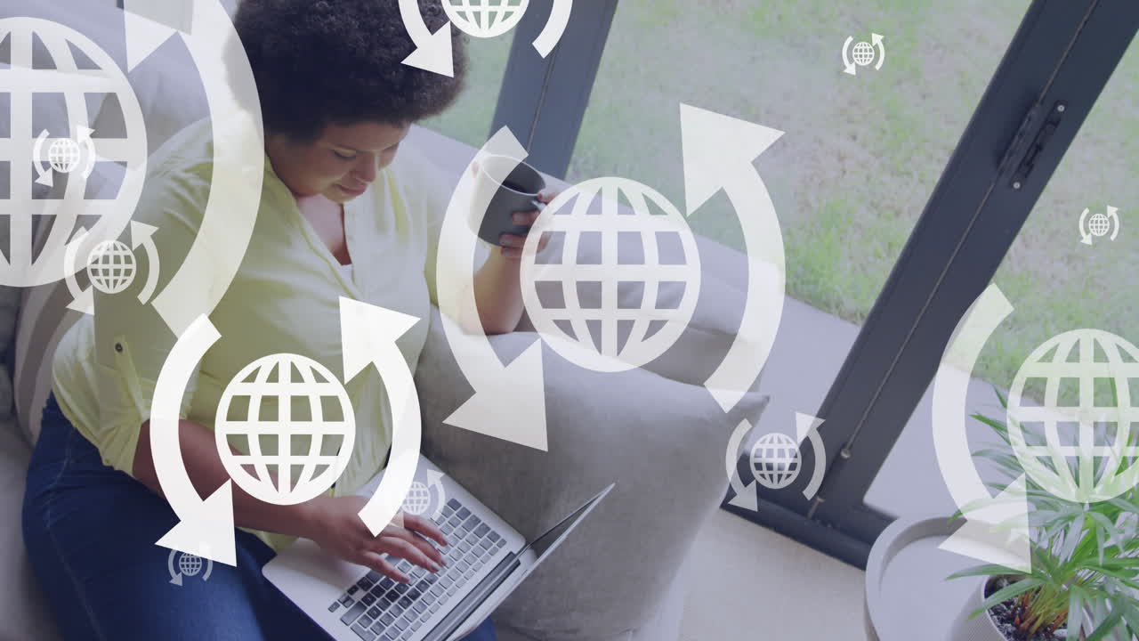 animación de la red de conexiones con iconas sobre mujer de negocios afroamericana en la oficina