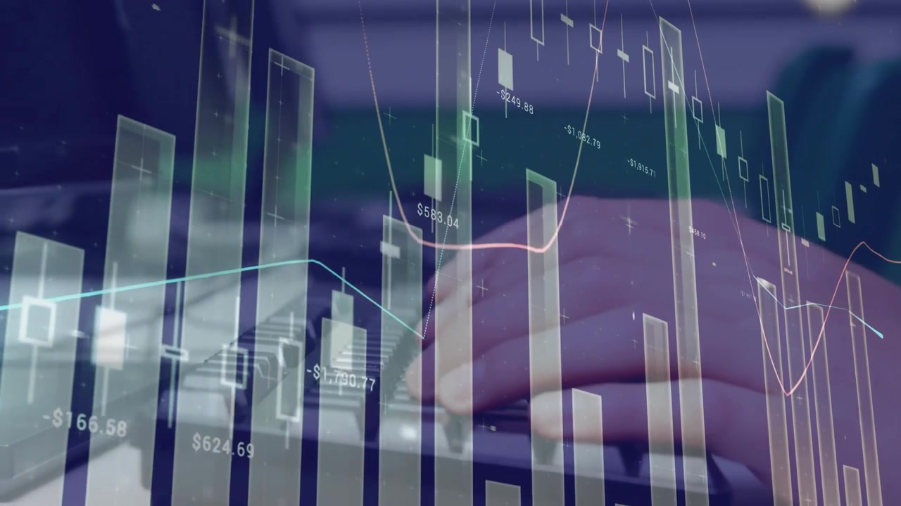 Animazione di elaborazione di dati finanziari sovrapposta a uno studente caucasico che usa computer.