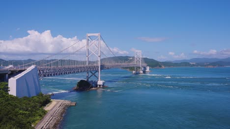 los mejores remolinos del mundo en el puente naruto, tokushima, hyogo, awaji, japón