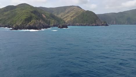 sailing towards the top of the south island of new zealand