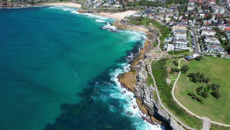 el punto de observación de mackenzie con las playas de tamarama y bronte revelado