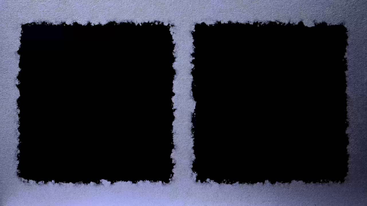 dos cajas de pilares negras verticales para video o imagen en video con fondo de papel de textura plateado gris fresco, listas para la llave de luma