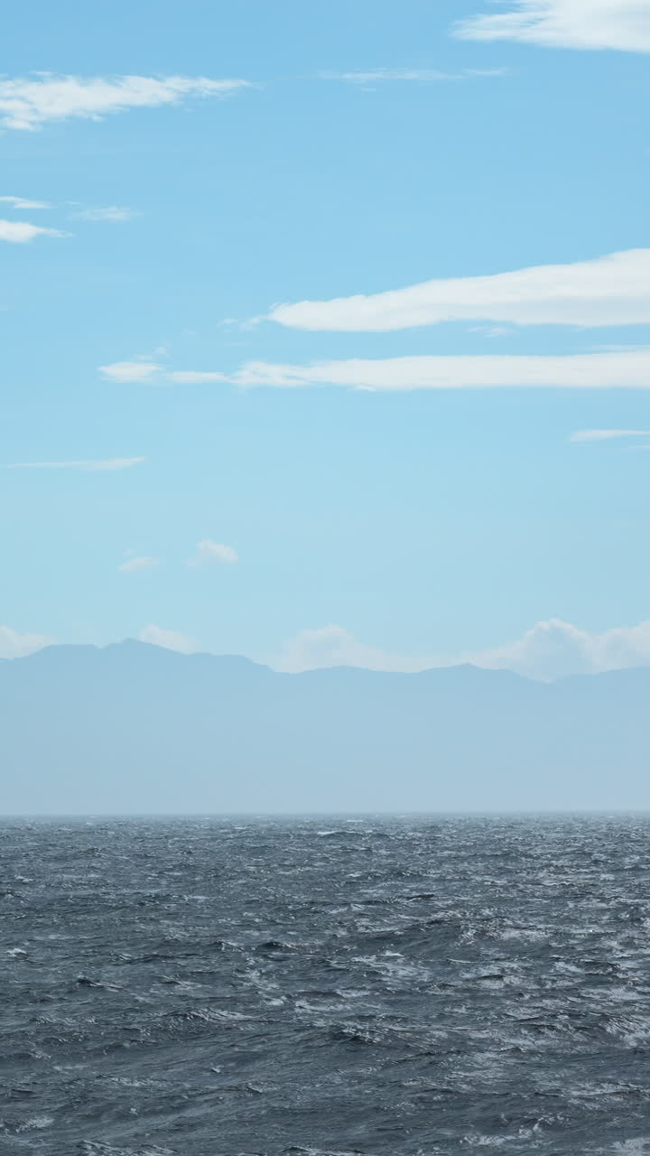 평화로운 산 호수 전망