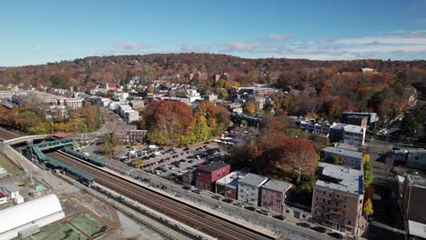 Village-of-Hastings-on-Hudson-and-Metro-North-Railroad-and-Station,-Westchester,-4K-aerial
