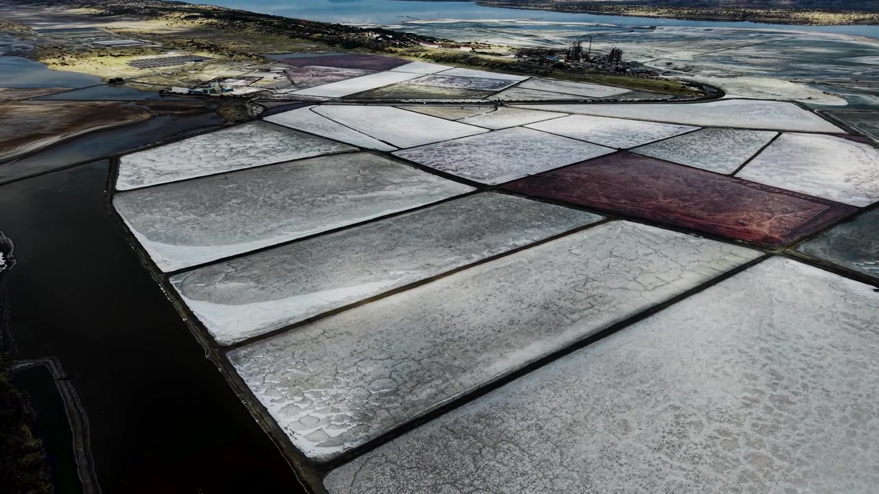 Lake Magadi kenya Sodaash Alkaline water salt lake Trona mineral deposits rift valley kenya . kenyan lake with Trona.
