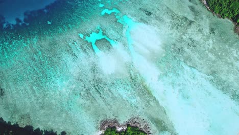 la playa de mai ngam desde arriba con aguas turquesas en el parque nacional de mu ko surin, isla de surin, tailandia