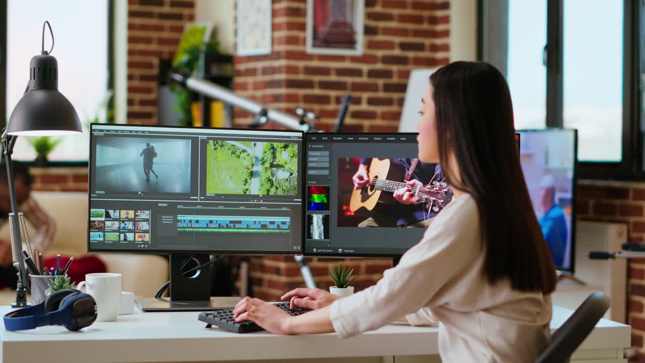 directora de cine que trabaja en la postproducción desde su oficina en casa