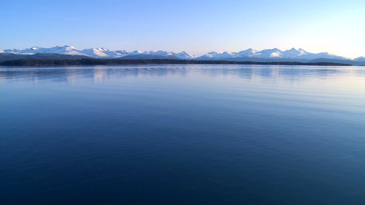 몰데 노르웨이 근처의 광활한 열린 피요르드