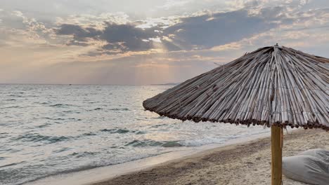 Playas-Limpias-Con-Bandera-Azul-De-La-Península-De-Halkidiki,-Grecia.