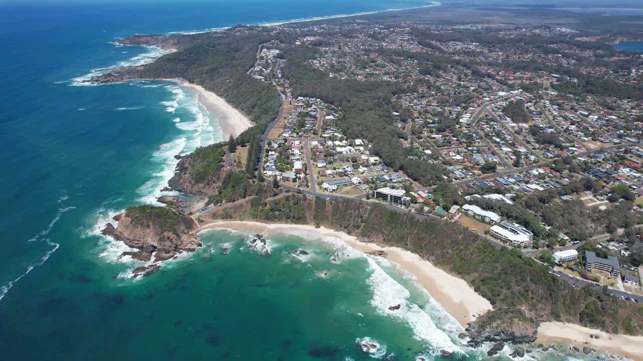 오스트레일리아 nsw 의 플린스 비치 와 포트 맥 ⁇ 리 타운 의 파노라마 뷰 - 드론 촬영