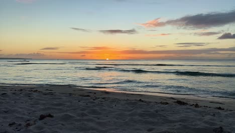 Timelapse-Del-Atardecer-En-La-Playa