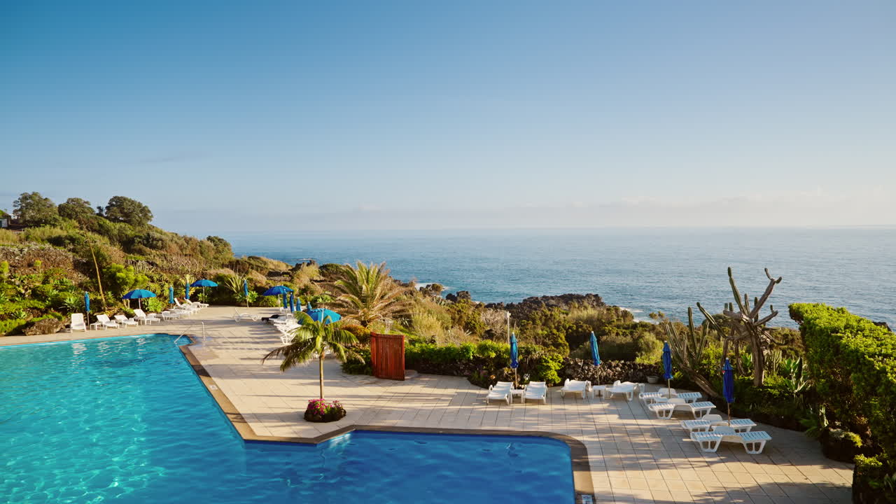 fotografía estática de la vista panorámica de la costa para el punto de vista del complejo