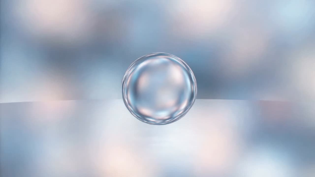 Globo lucido che appare con riflessi che fluttuano e ruotano su una superficie in un bokeh pastello, mostrando galleggiabilità.