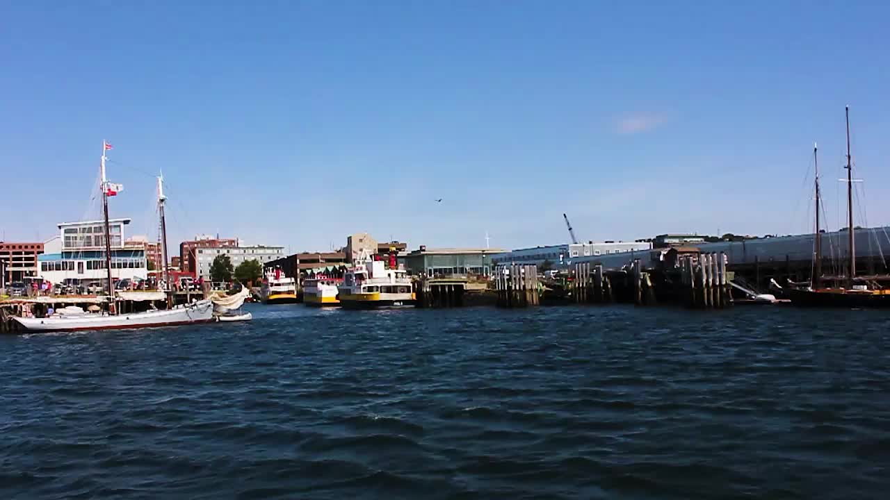 범선이 있는 메인주 포틀랜드 해안가