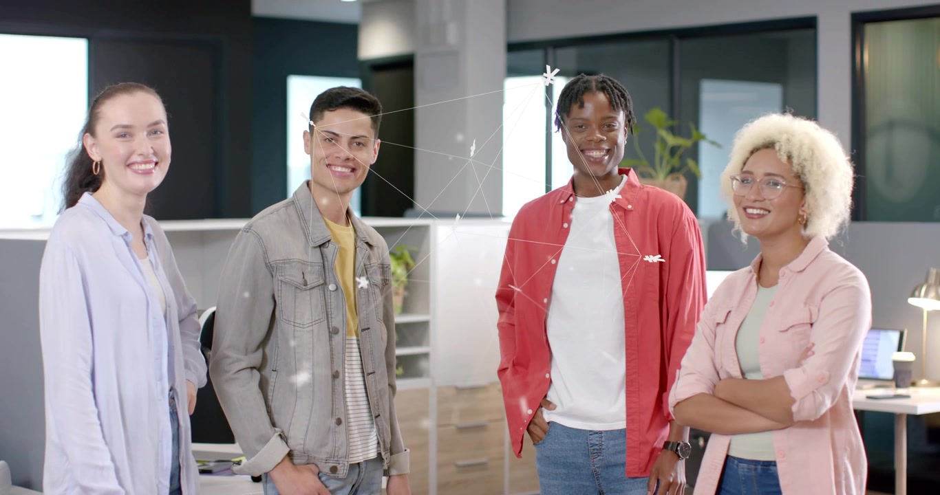 Uomo in giacca di jeans che avvia una chat, generando un overlay di rete che visualizza la connettività del team aziendale.