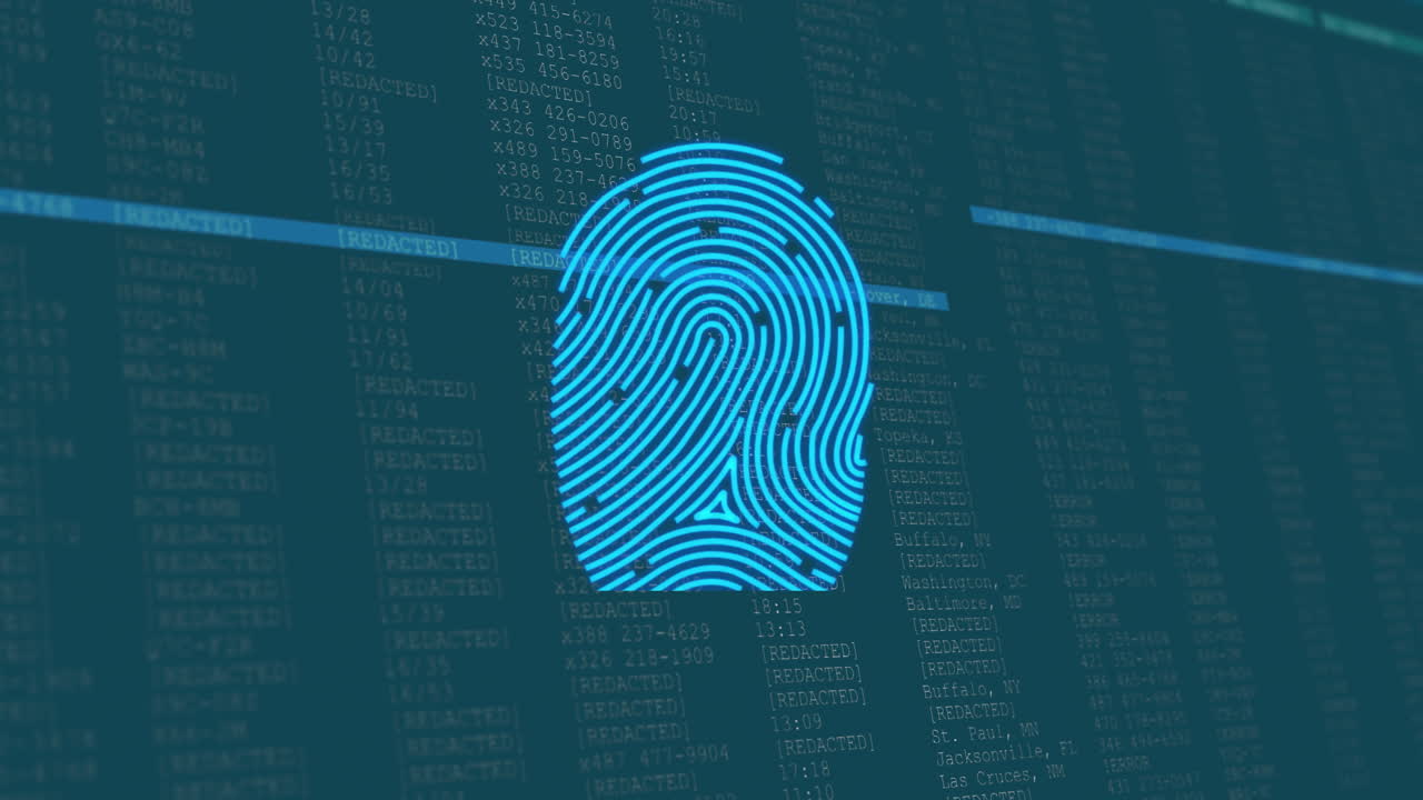 animación de procesamiento de datos con información redactada en pantalla azul