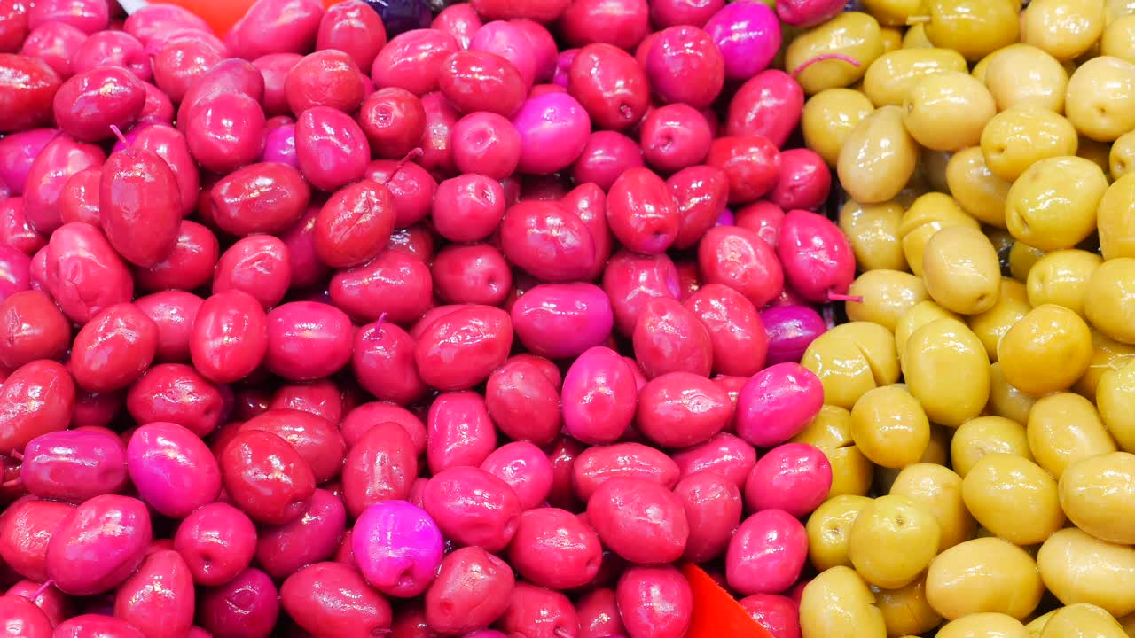 aceitunas rojas y verdes