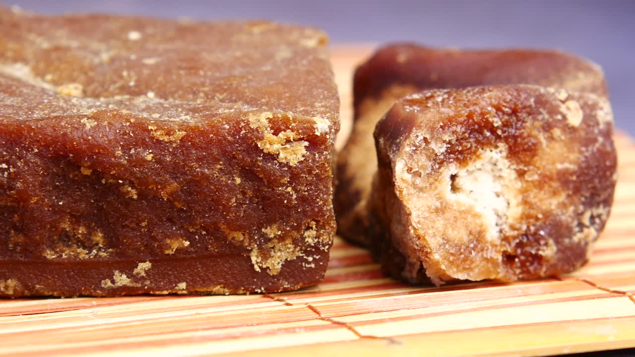 azúcar de jaggery, sin refinar