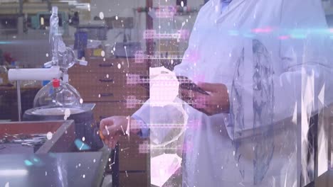 animación de cadena de adn y redes de conexiones sobre científico masculino biracial que trabaja en el laboratorio