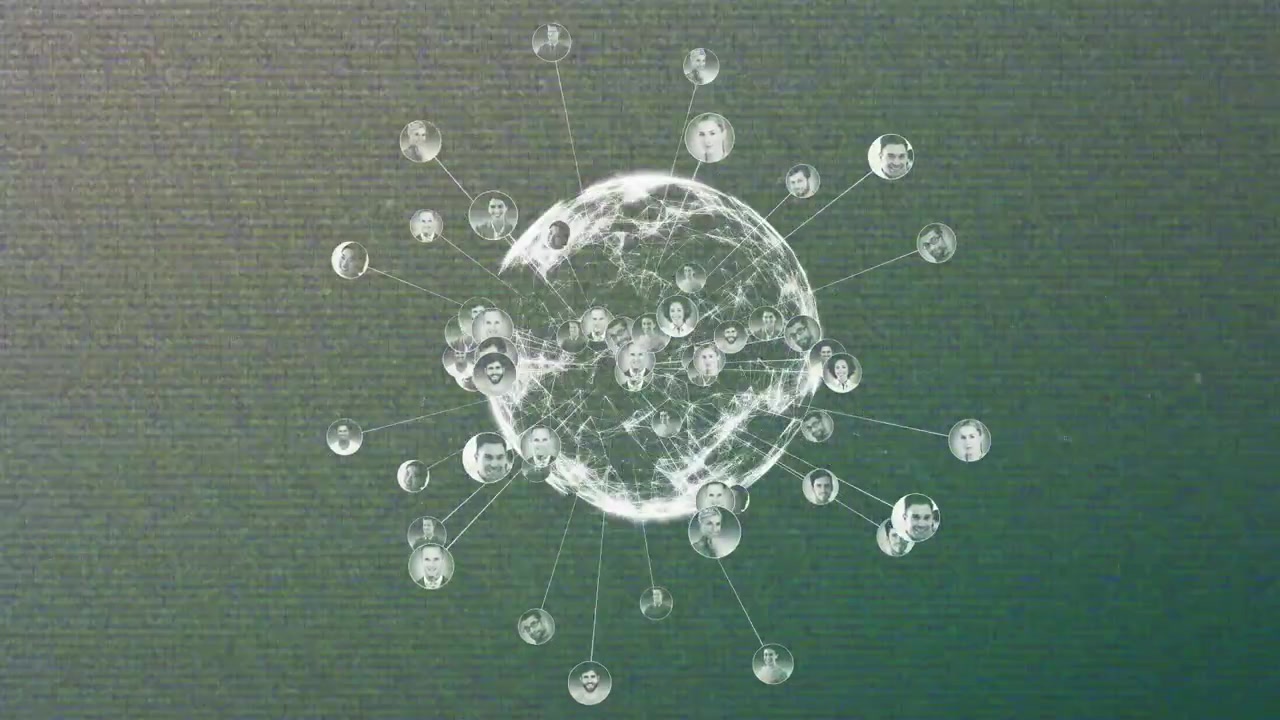 Animazione di un cervello che ruota su un paesaggio e un cielo al tramonto
