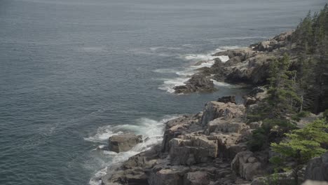 Amplio-Exterior-Diurno-De-Rocas-Junto-Al-Océano