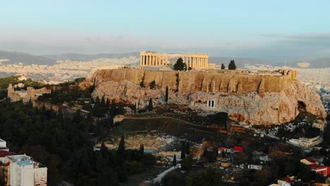 El-Dron-Vuela-Muy-Alto-Alrededor-De-La-Acrópolis-De-Atenas