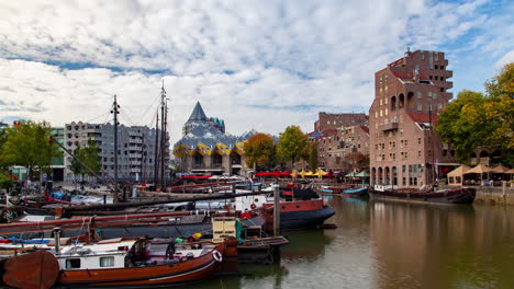 Puerto-Viejo-De-Rotterdam:-Paisaje-Urbano-De-Otoño