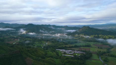 Eine-Filmische-Aufnahme-Eines-Dorfes-In-Malaybalay